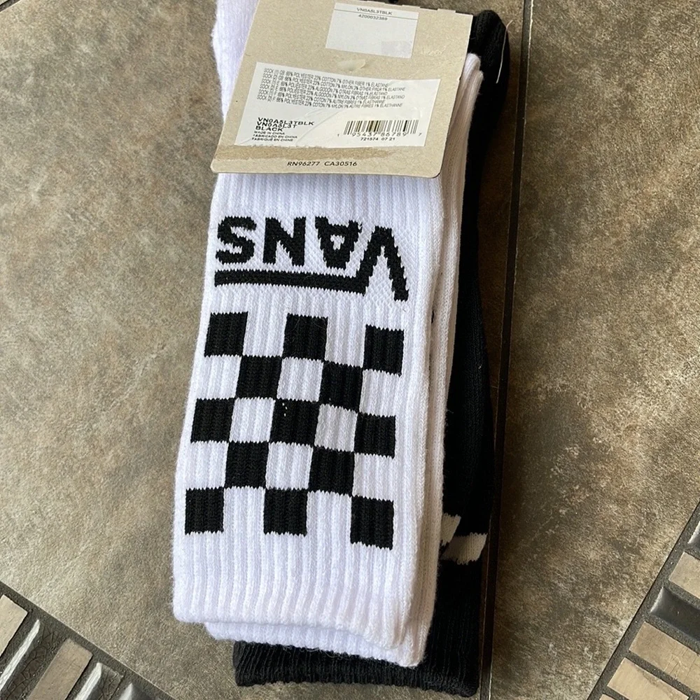 VANS “Off The Wall” Men’s 2 socks set
NWT - Picture 11 of 16